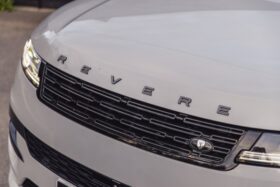 Revere Range Rover Sport 3.0 D300 Dynamic SE