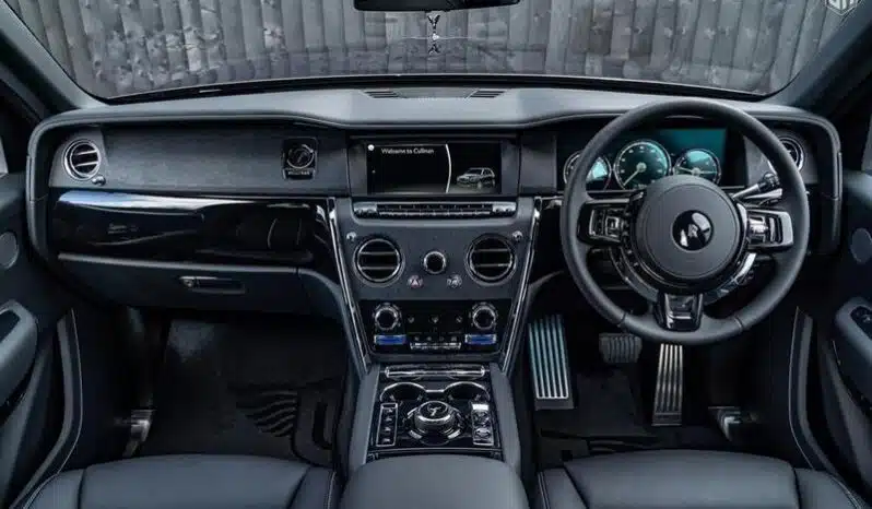 
								Urban Rolls Royce Cullinan 6.75 V12 full									