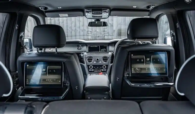 
								Urban Rolls Royce Cullinan 6.75 V12 full									
