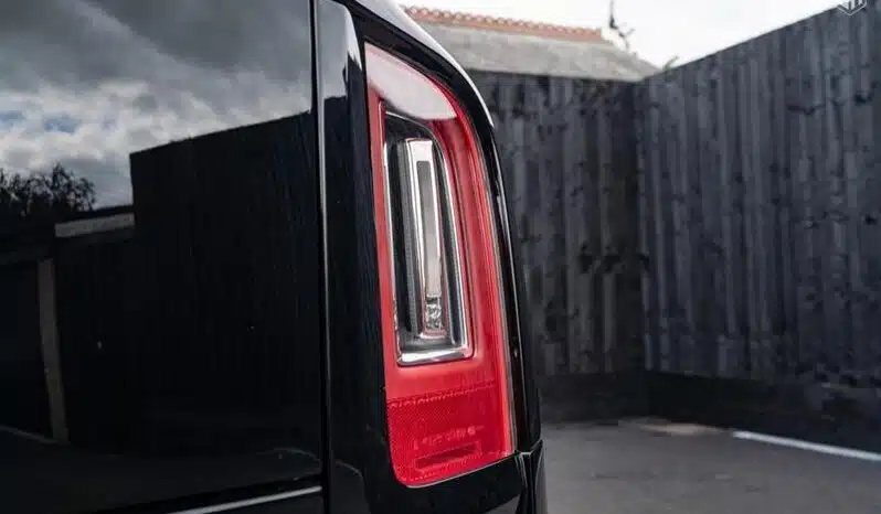 
								Urban Rolls Royce Cullinan 6.75 V12 full									