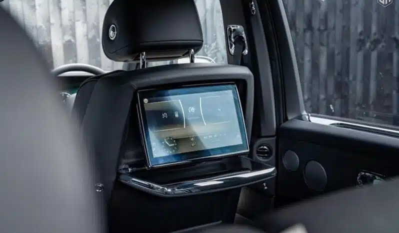 
								Urban Rolls Royce Cullinan 6.75 V12 full									
