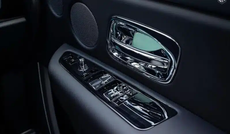 
								Urban Rolls Royce Cullinan 6.75 V12 full									