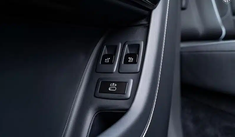 
								Urban Rolls Royce Cullinan 6.75 V12 full									
