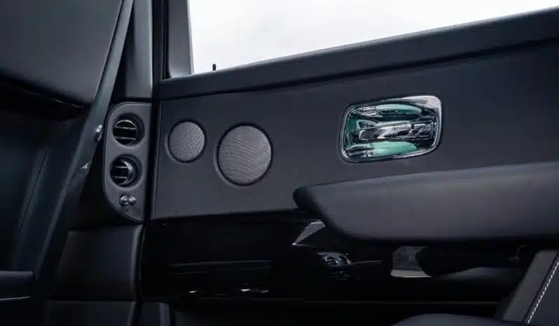 
								Urban Rolls Royce Cullinan 6.75 V12 full									