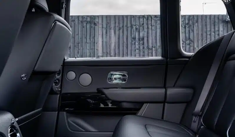 
								Urban Rolls Royce Cullinan 6.75 V12 full									