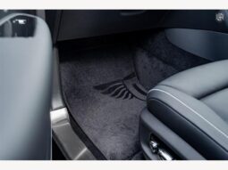 
										Urban Rolls Royce Cullinan 6.75 V12 full									
