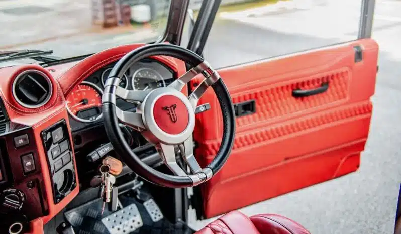 
								Kahn Land Rover Defender 110 Flying Huntsman 6×6 Pickup full									