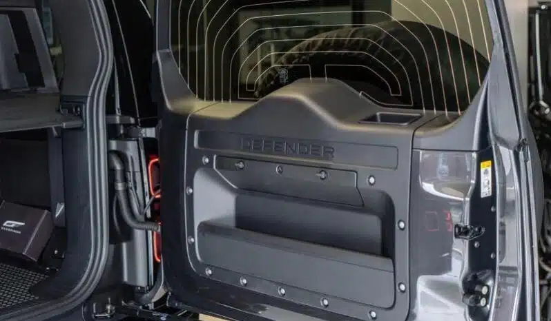 
								Overfinch Land Rover Defender 110 P525 5.0 V8 full									
