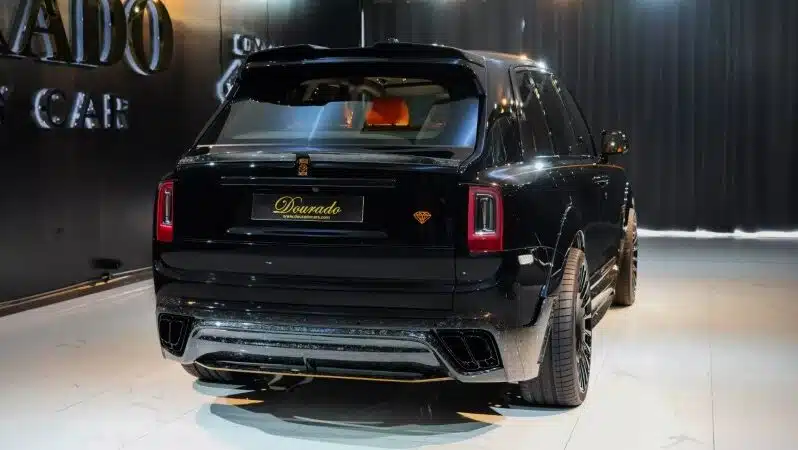 
								Rolls Royce Cullinan Onyx Concept full									