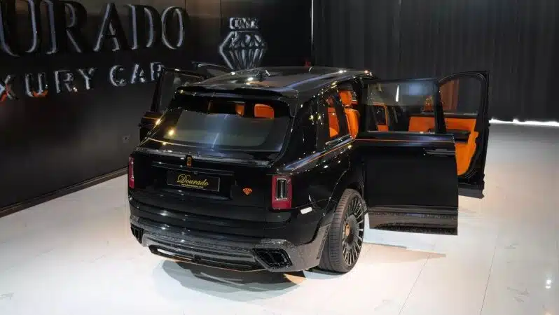 
								Rolls Royce Cullinan Onyx Concept full									