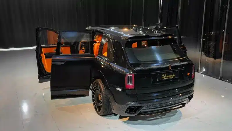 
								Rolls Royce Cullinan Onyx Concept full									