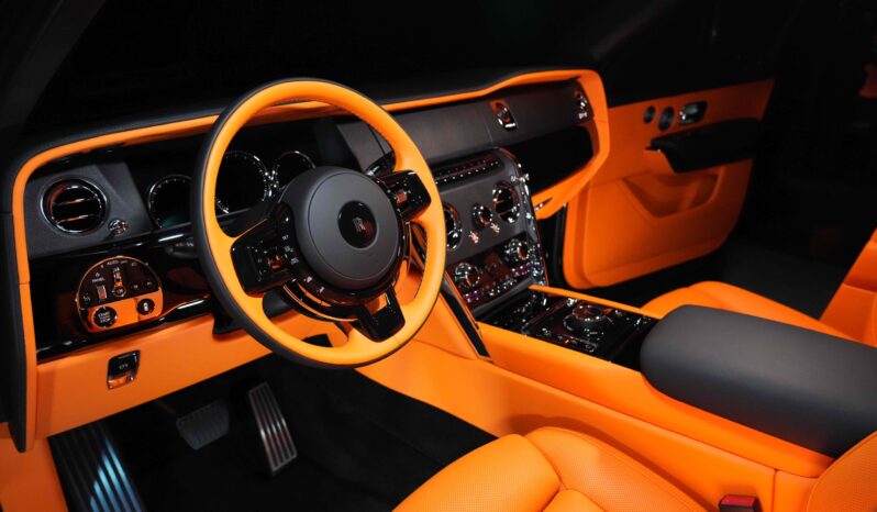 
								Rolls Royce Cullinan Onyx Concept full									