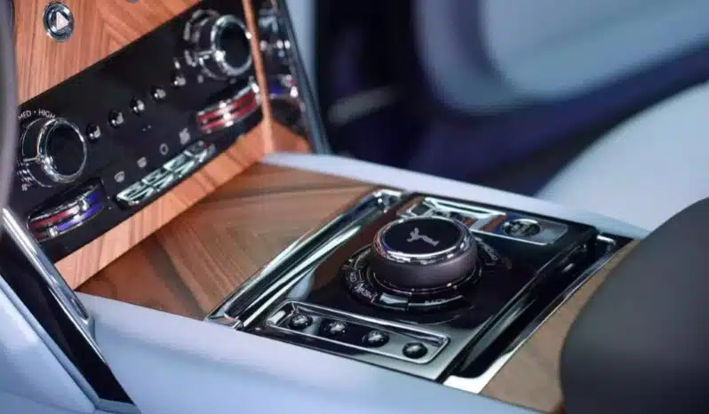 
								Rolls Royce Cullinan Onyx Concept full									