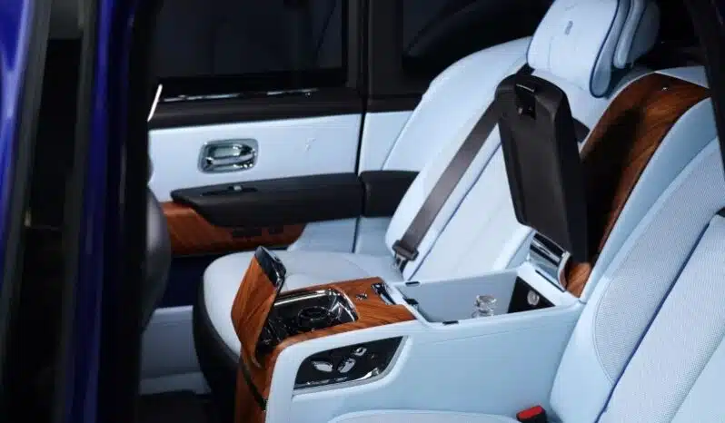 
								Rolls Royce Cullinan Onyx Concept full									